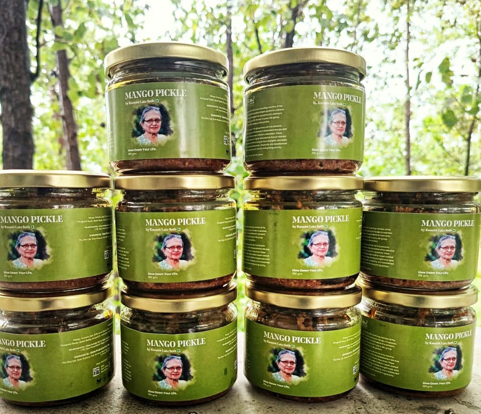 SlowBazaar's tweet photo. गरमागरम पराठे, सौंधा सौंधा दाल-चावल और फूली हुई पूरियाँ सबको इंतजार है ताज़ा ताज़ा आम के अचार का!
हम आपके लिए लेकर आए हैं आम के अचार का नया स्टॉक!
तो चले आइए https://t.co/HBA6ppzvo1 पर।
#NeeleshMisra #10000CreatorsProject #TheSlowMovement #mangopickle https://t.co/IkfosQIk5v