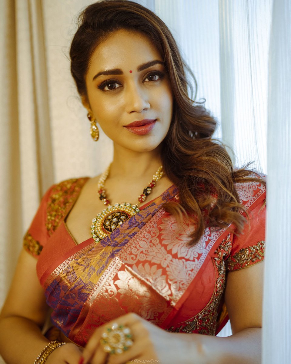 HDnHQ's tweet photo. Nivetha Pethuraj HD collections 😍🥰
#NivethaPethuraj #NivethaPethurajHot #Nivetha 😘❤
#SareeCollections #SareeHot #SareeLove #SareeTwitter #Saree 😘❤️ https://t.co/8JCxXO20TV