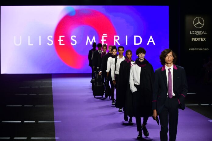 Rieles Ibérica (@rielesiberica) on Twitter photo Comunidad de Madrid: <a href="/Renfe/">Renfe</a> presenta sus nuevos uniformes diseñados por <a href="/UlisesMerida/">Ulises Mérida</a>
rieles.com/front/comunida…
<a href="/MBFWMadrid/">MBFWMadrid</a> Comunidad de Madrid: <a href="/Renfe/">Renfe</a> presenta sus nuevos uniformes diseñados por <a href="/UlisesMerida/">Ulises Mérida</a>
rieles.com/front/comunida…
<a href="/MBFWMadrid/">MBFWMadrid</a>