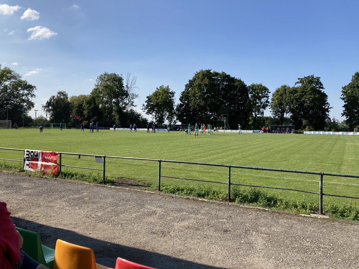 HonzaHranicky's tweet photo. Zápas 7. kola Moravskoslezského KP mezi domácími Heřmanicemi a hosty z Českého Těšína⚽️ https://t.co/vYq3jvX6rk