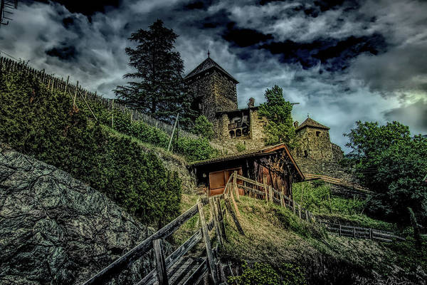 nbrandsberg's tweet photo. No place to go but up, in the Italian Dolomite Mountains, a  stone farm built on the side of a mountain:

https://t.co/NYmevN0AGV

More art: https://t.co/gatFnnyf4h

#dolomitemountains #italianfarm #odlemountains #northernitaly #stonebarns  #AYearforArt #travel #BuyIntoArt https://t.co/4jUNclxf1Q