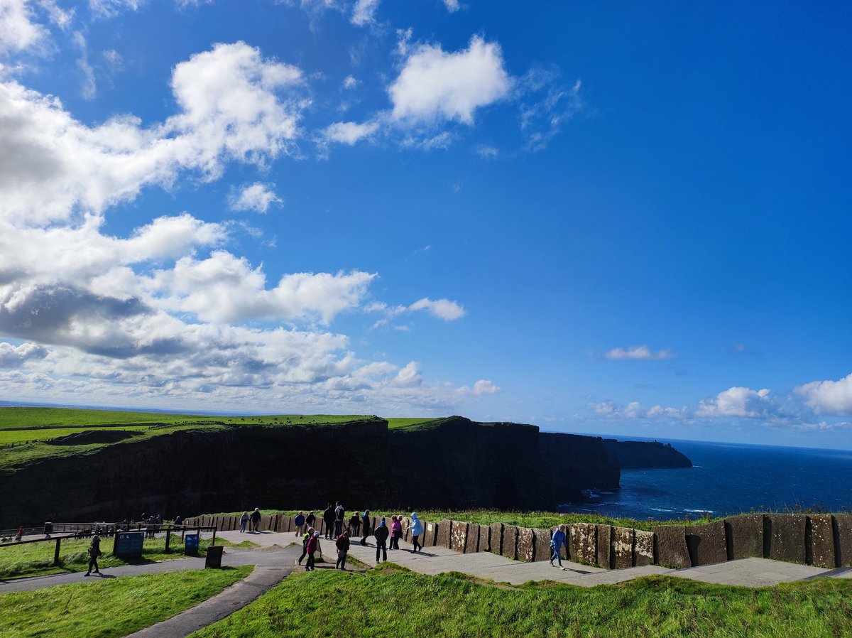 velze_voula's tweet image. Άξιζε; Άξιζε γαμώ τον αέρα τους γαμώ #Moher #Ireland