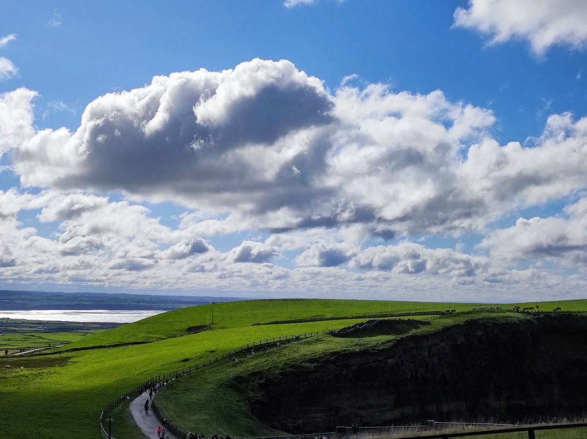 velze_voula's tweet image. Άξιζε; Άξιζε γαμώ τον αέρα τους γαμώ #Moher #Ireland