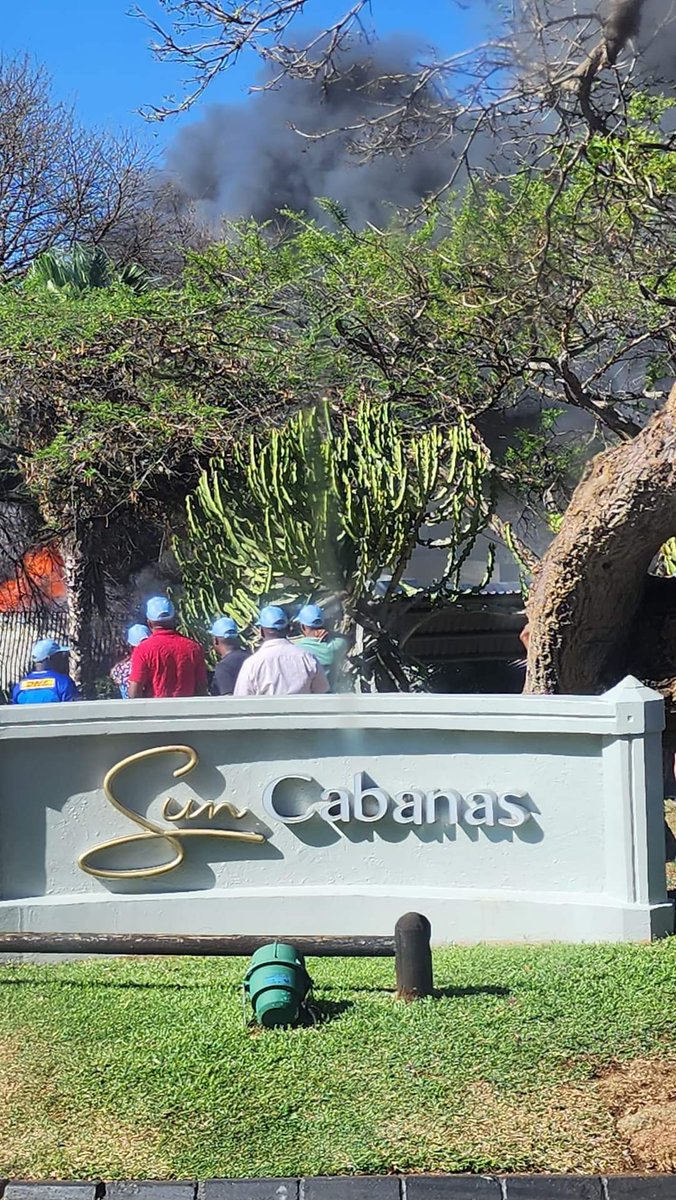 mic02468's tweet image. Cabanas at @SunCityResortSA  is on fire. Dont know the extend of damage yet.

@crimeairnetwork @News24 @eNCA