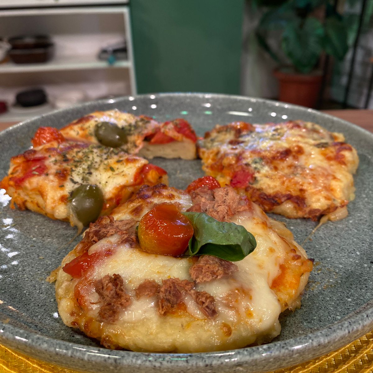 MuchoGustoPy's tweet photo. 🍕😋 Uf, mirá esta receta que hoy nos preparó #JavierRocca tiene una pinta de la gran pistola.

▪️ Hace pues vos también y contanos qué tal te salió, la receta al final.

#MuchoGustoPy https://t.co/enAa0LYlMb