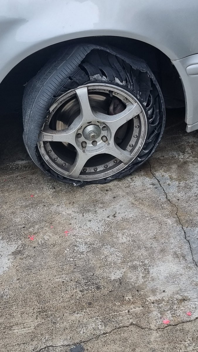 iEjanKrkic's tweet image. Last week: Kereta tayar pecah. 

This week: Tukar kereta terus.

#Problemsolve 🤣