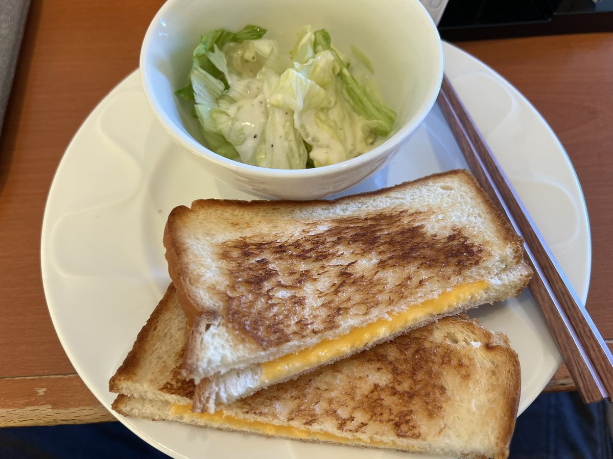 stme93443151's tweet photo. 午前中、バイクでデニーズで朝食。
午後は、脚をガチガチに鍛えました😊
シャワー3回浴びました。
暑い🥵
近々、3つのツーリング仲間と計画してるけど、やる気と天候次第ではどれが実現するのかわかりません。
#SCRAMBLR1200 https://t.co/qCMV1YgRov