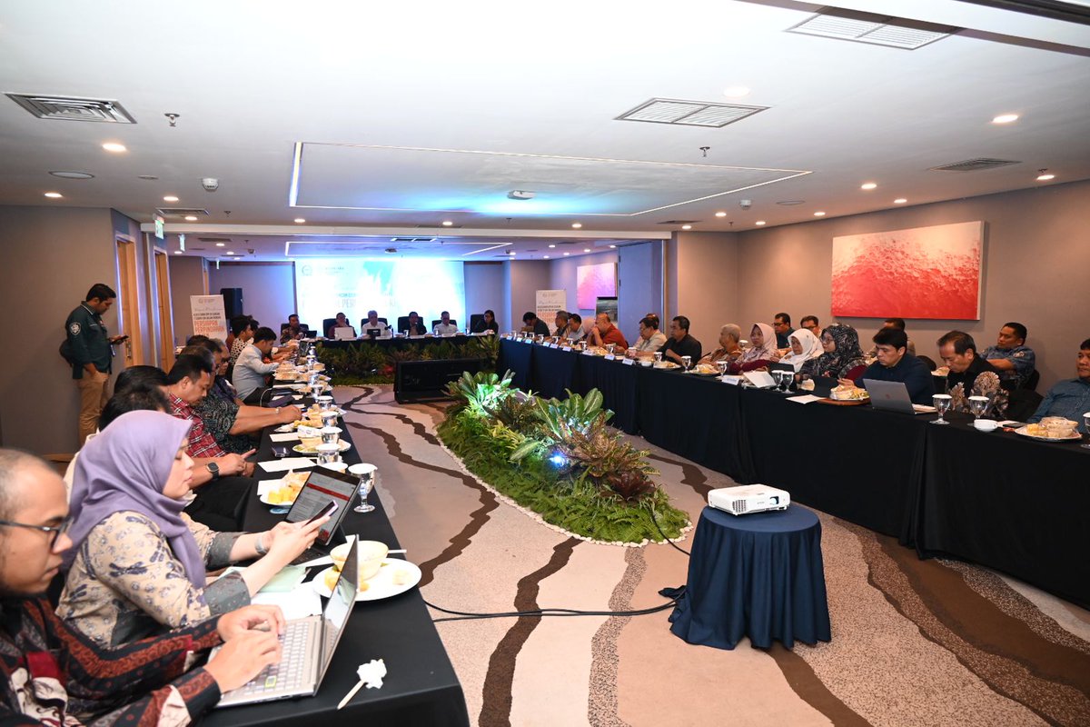 DPR_RI's tweet photo. Sekretariat Jenderal DPR RI menggelar Rapat Koordinasi dengan Otorita Ibu kota Nusantara (IKN) untuk memastikan segala kesiapan perpindahan ke IKN, di Balikpapan, Kalimantan Timur, Jum'at (15/9/23). #SetjenDPR https://t.co/4JC60qNblY