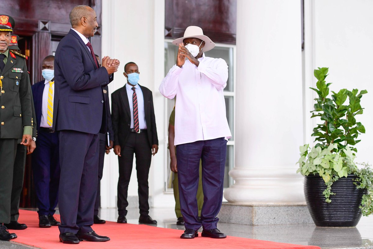 KagutaMuseveni's tweet photo. This morning at State House Entebbe, the Chairman of the Transitional Sovereign Council of the Republic of the Sudan, Gen. Abdel Fattah Al-Burhan and I, met and deliberated on bilateral and regional matters. https://t.co/fq51ZUNwKQ