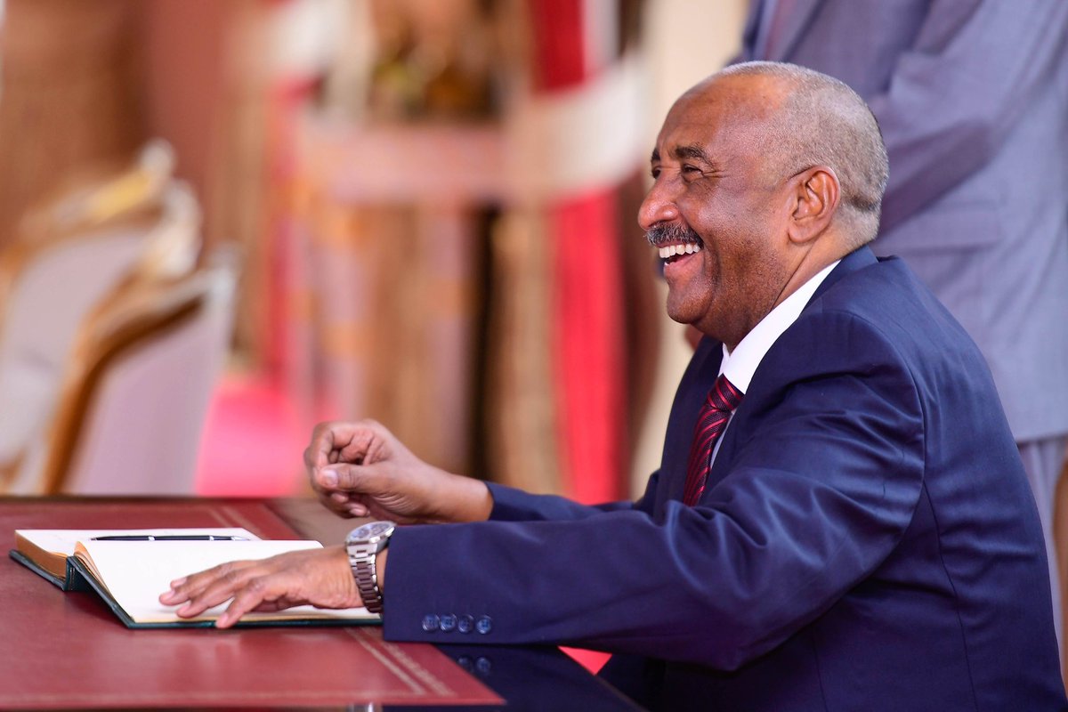 KagutaMuseveni's tweet photo. This morning at State House Entebbe, the Chairman of the Transitional Sovereign Council of the Republic of the Sudan, Gen. Abdel Fattah Al-Burhan and I, met and deliberated on bilateral and regional matters. https://t.co/fq51ZUNwKQ