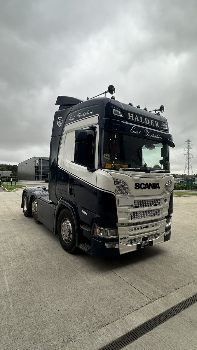 JSGraphixx's tweet image. It’s great to be back at work even on a #saturday 👌 &amp;amp; here is a new #scania that’s had B I Halder and Son #brandin added 💪💯✅🇬🇧

#weekendsbyappointment