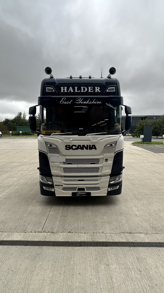 JSGraphixx's tweet image. It’s great to be back at work even on a #saturday 👌 &amp;amp; here is a new #scania that’s had B I Halder and Son #brandin added 💪💯✅🇬🇧

#weekendsbyappointment