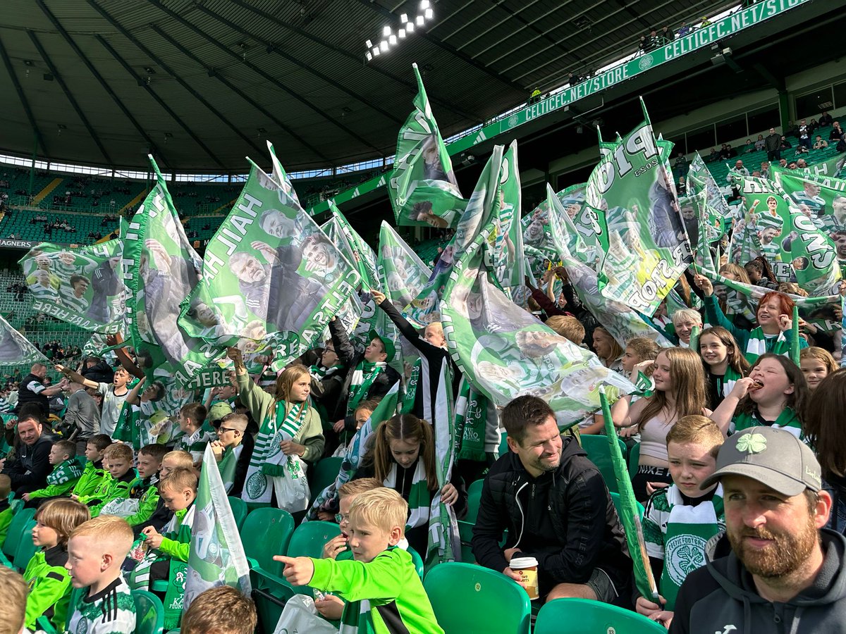 KanoFoundation's tweet photo. Fantastic group of kids we have today all ready to watch the Bhoys 👏👏🎉🎉

Give us a wave if you see us!!
#keepingfootballfreeforkids https://t.co/sgzzFtk6wa