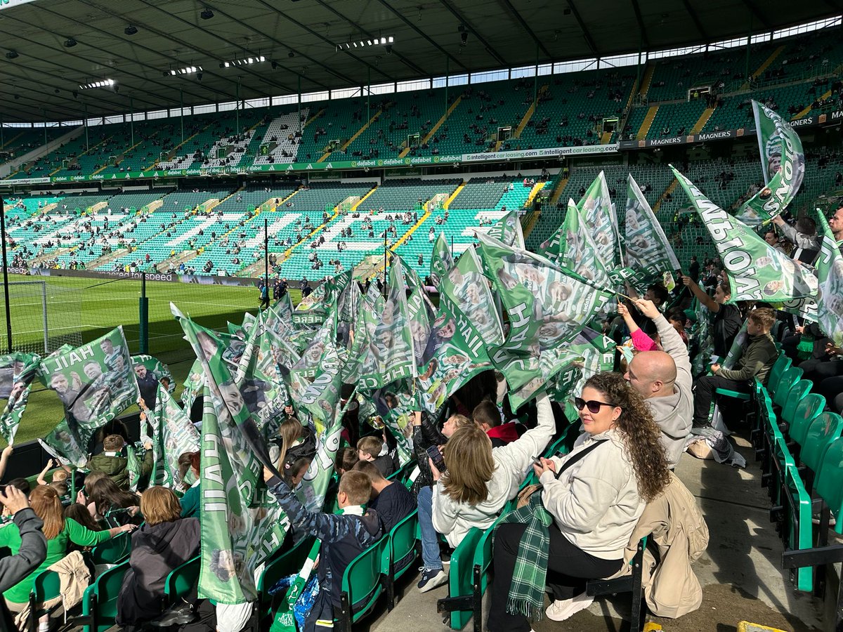 KanoFoundation's tweet photo. Fantastic group of kids we have today all ready to watch the Bhoys 👏👏🎉🎉

Give us a wave if you see us!!
#keepingfootballfreeforkids https://t.co/sgzzFtk6wa