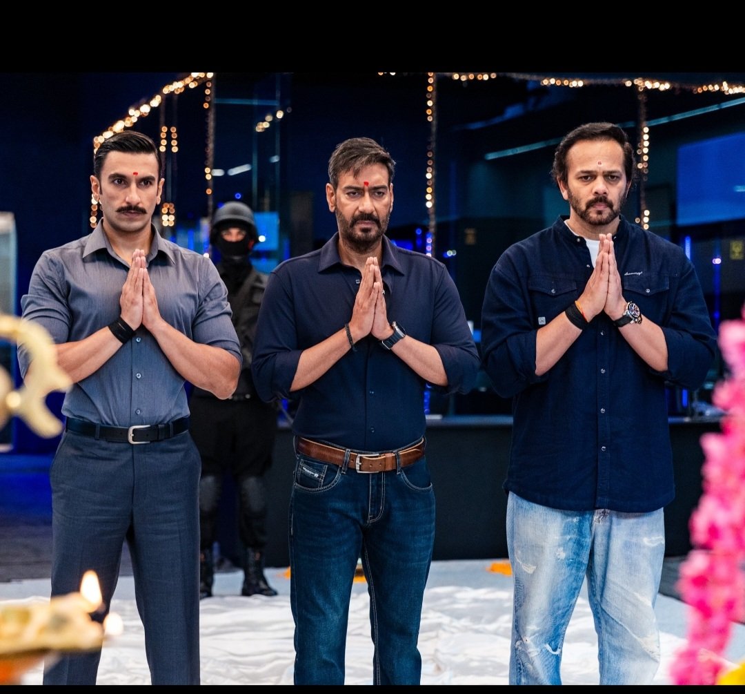 ultimatekhabar2's tweet photo. The king of cop universe is back🔥 with #SinghamAgain . Get ready for action👊 .
#sigham
#AjayDevgn @ajaydevgn
@akshaykumar @RanveerOfficial
#RohitShetty #movies
#SinghamAgain https://t.co/kbDVdXvZa4