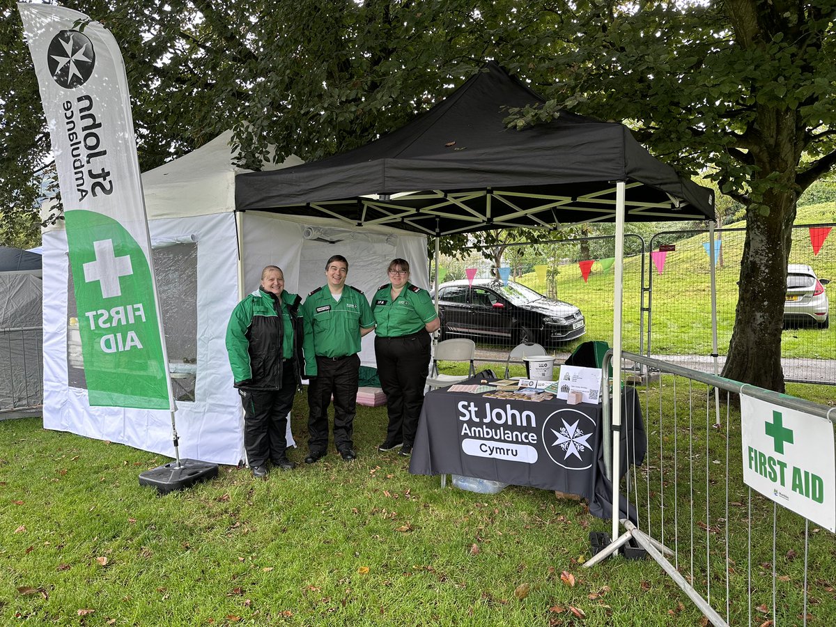 SJACGower's tweet photo. Weโre at #MumblesFest with @MumblesCouncil providing first aid and CPR demonstrations. Our special guest Bertie the Badger has also joined us too! Pop on down to enjoy the festival and donโt forget to give Bertie a wave ๐ https://t.co/DqHBoeyZZQ