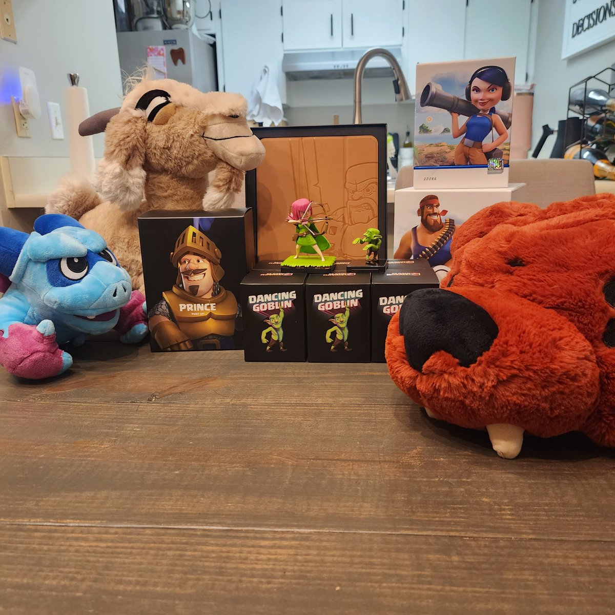 Thank you for the merch box! <a href="/L8NiteFoodyCall/">Stephanie “Foody” Pierce</a> <a href="/supercell/">Supercell</a> <a href="/ESLClashofClans/">ESL Clash of Clans</a> 🫡