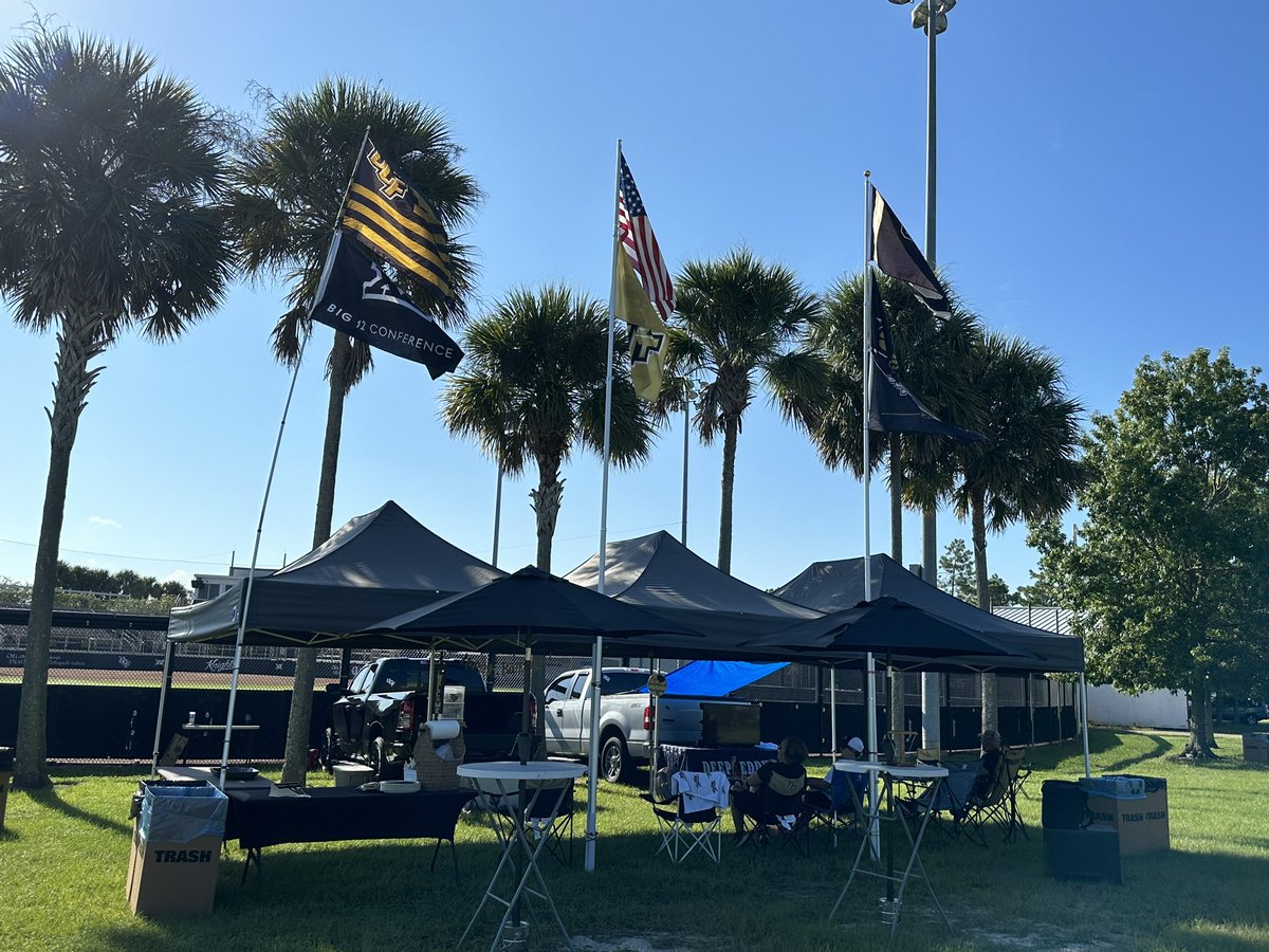 Tailgate is open! Let’s Go Knights!!!!!!@UCF_Football <a href="/UCFKnights/">UCF Knights 🌴</a>