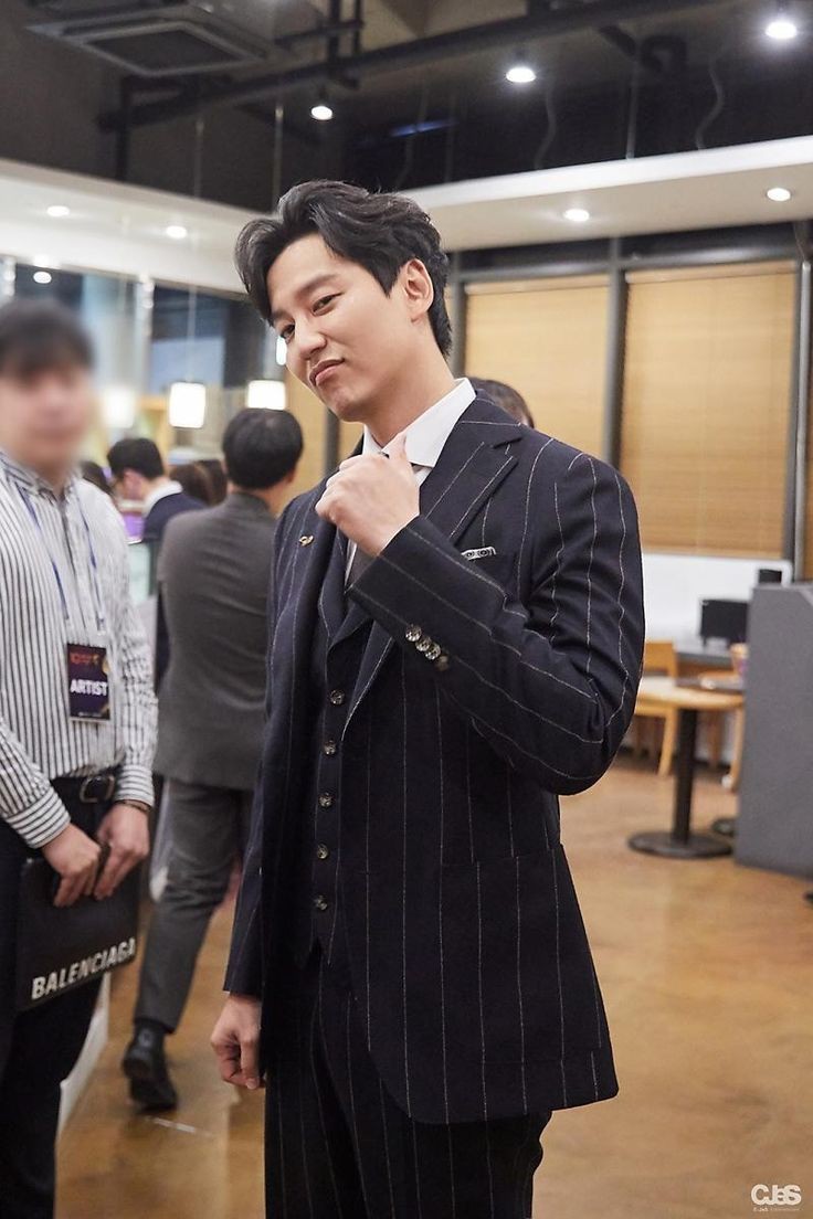 <a href="/EO_CASTLE/">EO Castle</a> Terims dah ikutin gamesnya beach,,,

Jngn lupa drop point mu segera disnie krna akan ada hadiah layout special dari <a href="/ARTEAM_CASTLE/">Castle Art Team</a> !! 

Selamat malam selamat beristirahat beach -⌚

Saya kembalikan kepada <a href="/shinhhyesun/">✾ 𝘏𝘺𝘦𝘴𝘶𝘯 #TheArtOfSarah</a>

x.com/MonsGiI/status…