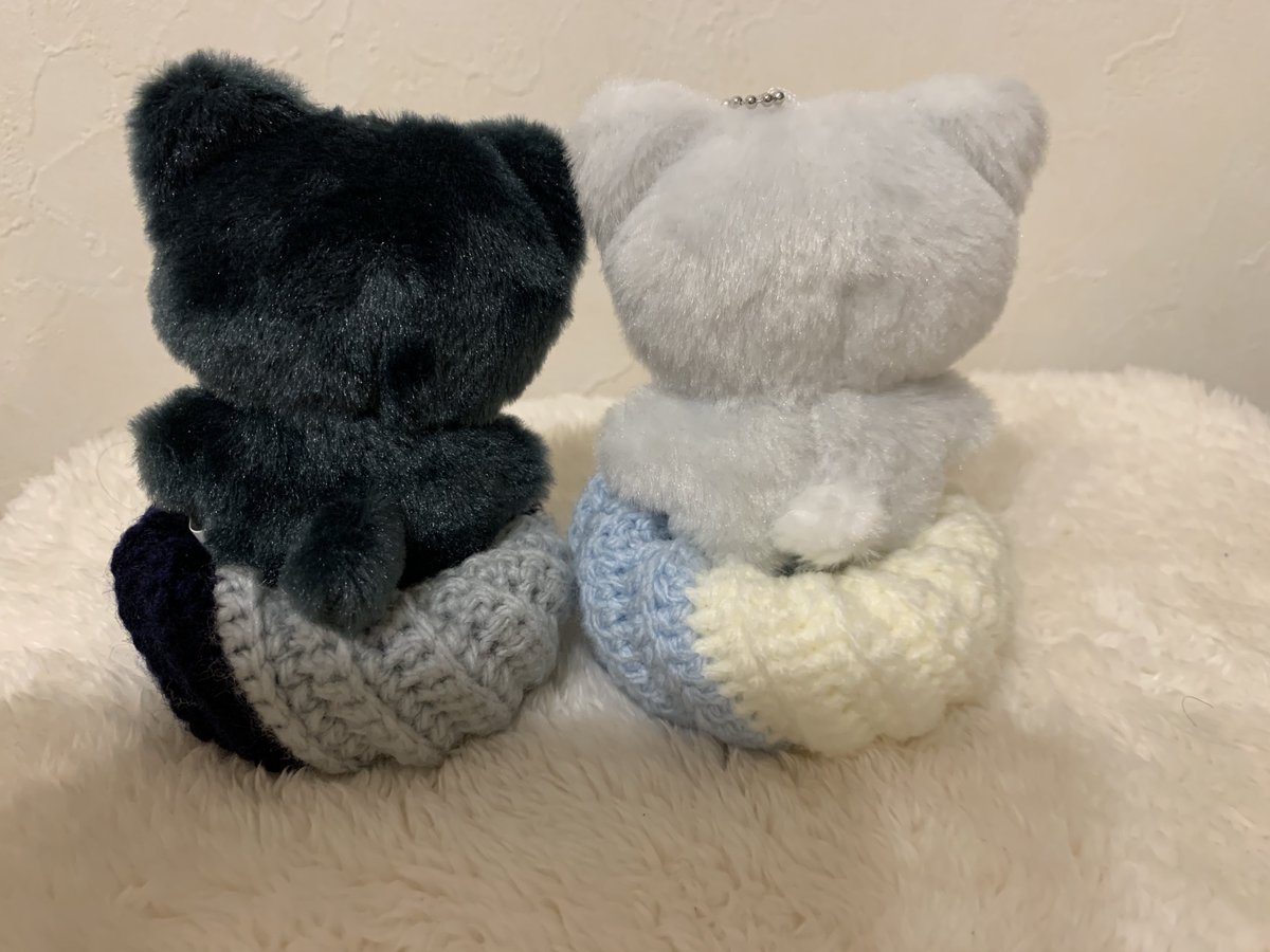 sigure_gozen's tweet image. #fromRED3rdAnniv
 #君の夜に触れる
 #もりもより 先生
fromRED3周年記念グッズが届きましたー
浴衣姿のアクスタがとっても素敵🩵
ぬいぐるみは超絶に可愛い🫶
手触りがふわふわツヤツヤで癒されます🤲
可愛い過ぎて飾っておくためのお椅子を手作りしてしまった🧶しっぽも見てね😍