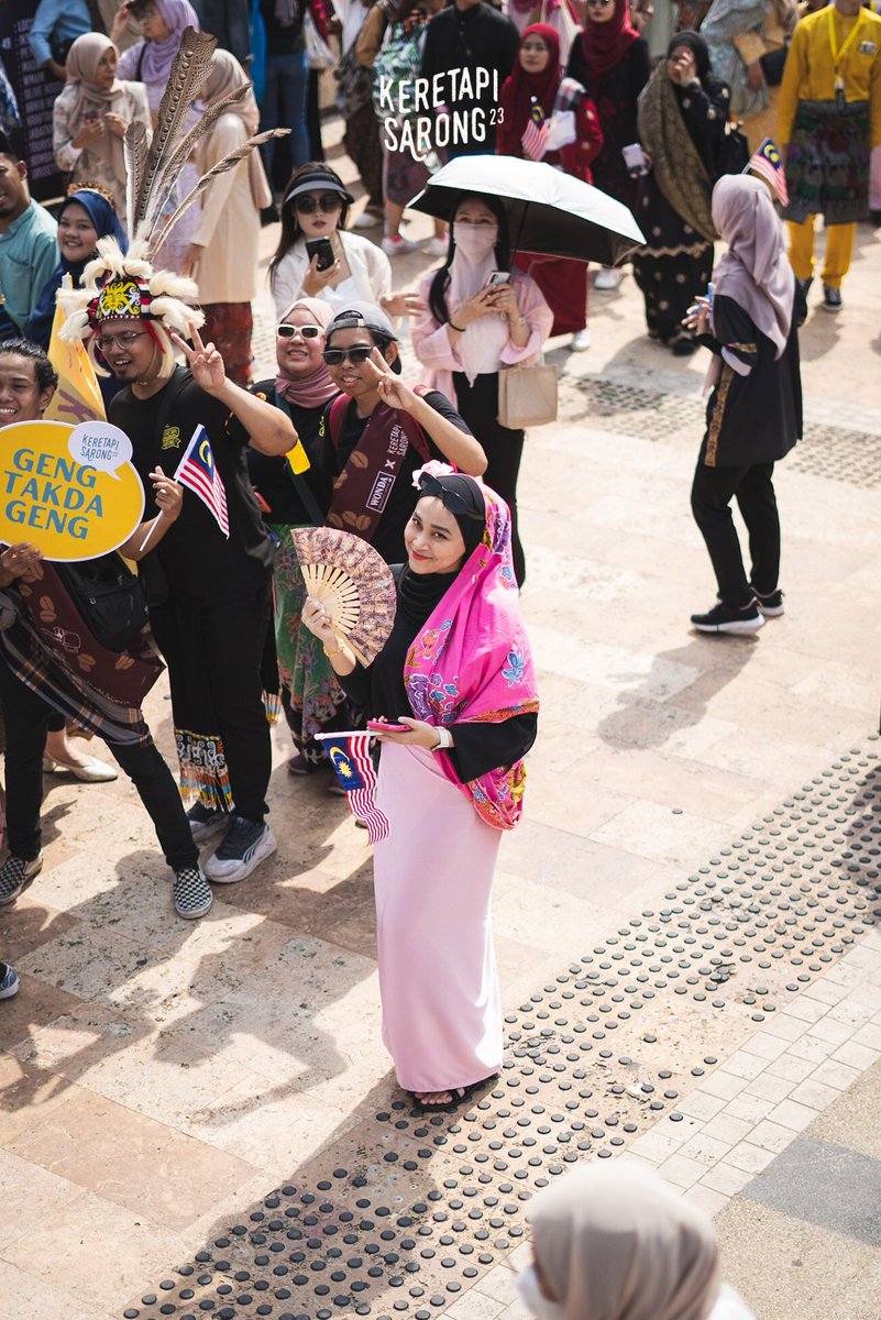 luqmnkim's tweet photo. Lurve keretapi sarong ✨ #KeretapiSarong23 https://t.co/E1N1d5PM1h