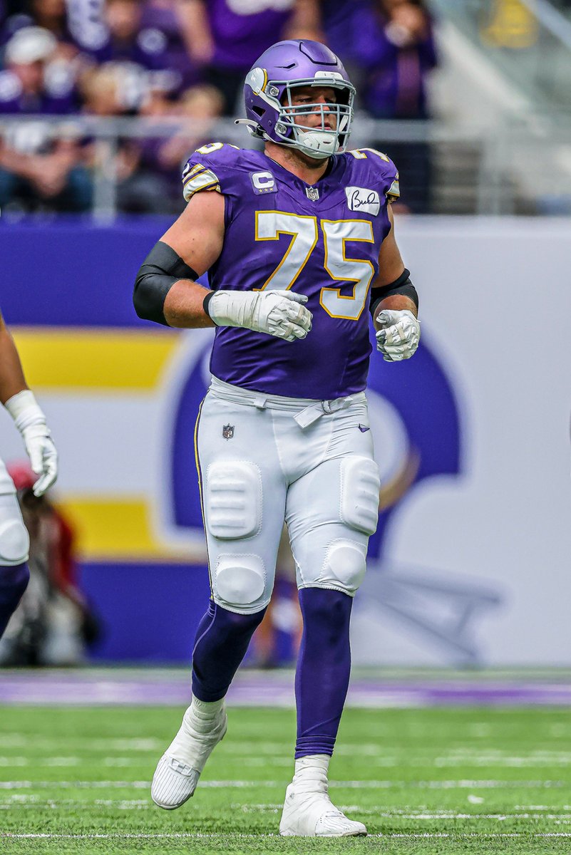 PFF_Vikings's tweet photo. Brian O'Neill has only allowed 1 pressure in his 97 pass blocking snaps this season 📈 https://t.co/HykaOrkQTS