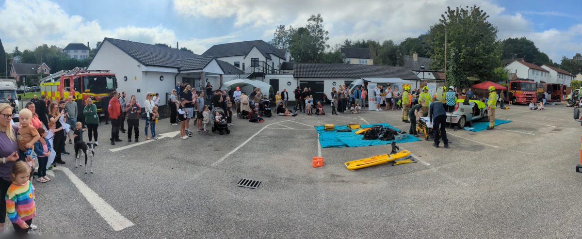 Emergency services open day today <a href="/castle_hub/">Castle Donington Communty Hub</a> thanks to <a href="/DannyWake/">Dan Wakefield</a> <a href="/LFRSCastle18/">Castle Donington Fire</a> <a href="/NWLeics/">NWL District Council</a> for organising a great community event!