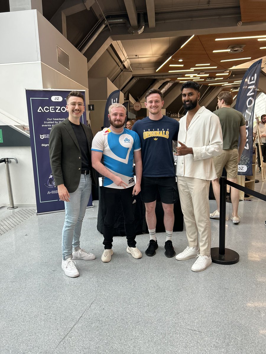 s0itsuu's tweet photo. @launders https://t.co/B5lORAjqNW https://t.co/gtkbr8rb2Q