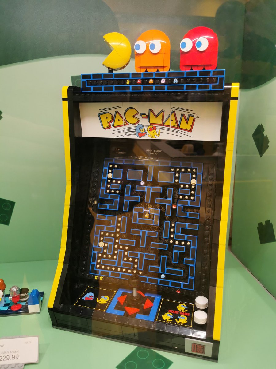 martycoop's tweet photo. Lego meets Pac-Man. #retrogames https://t.co/bjH15e7Chh