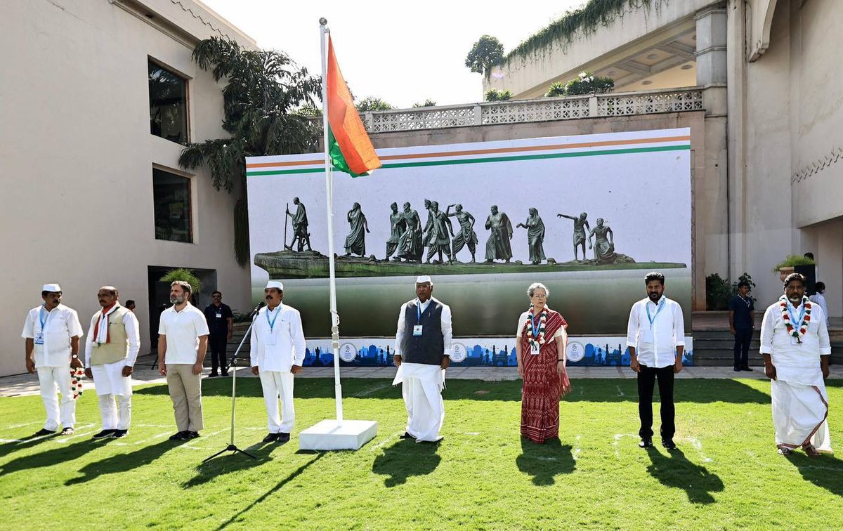 SachinPilot's tweet photo. आज हैदराबाद में आयोजित नवगठित CWC की पहली बैठक में भाग लिया। https://t.co/1dkL7e9fT1
