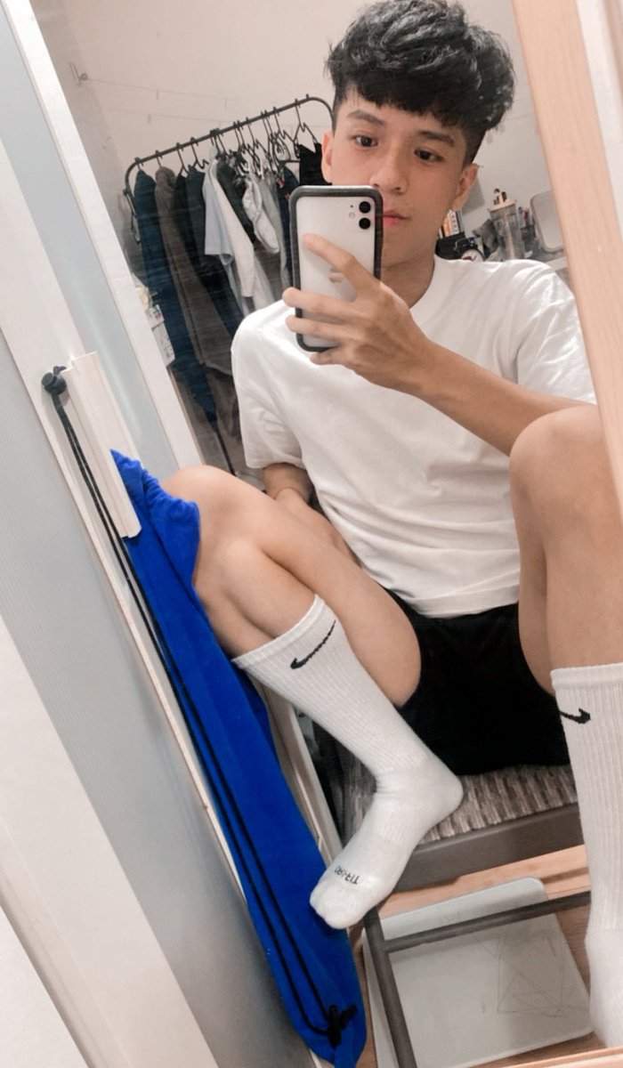 MARS__0804's tweet photo. 白色ㄟ襪子🥵 https://t.co/cKWtNClUNR