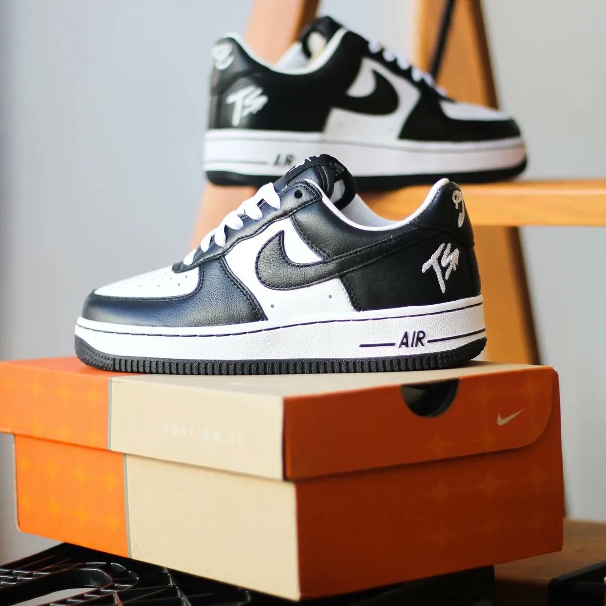 Ad: NOW LIVE!
Terror Squad x Air Force 1 Low "Blackout"

SP bit.ly/3Eu7i91
TO bit.ly/48a8rju
EB bit.ly/3Z8BuQq
CNCPTS bit.ly/3EDSYuL
SNS bit.ly/489beK2
atmos bit.ly/45P3Y49
SNKRS bit.ly/3EpjVlu