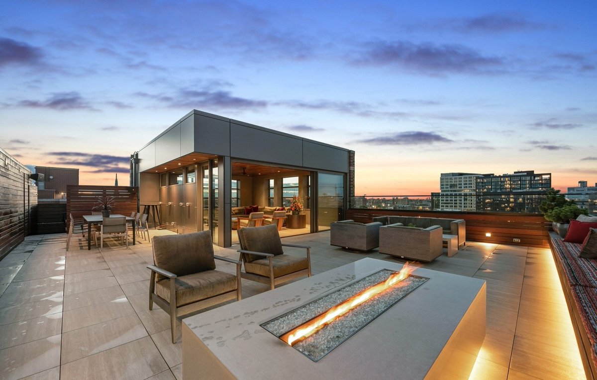 properties's tweet image. This tastefully renovated penthouse residence boasts exposed brick, loft-style windows, and a rooftop with city views. See more: bit.ly/44US8Ex 
----
1327 W Washington Boulevard #5CD Chicago, Illinois 60607
Offered for: $2,699,900
Listed by: Jim Gramata &amp;amp; @MichaelOMcCoy