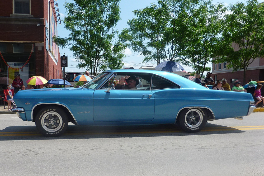 ClassicInd's tweet photo. Jim Wolford, of West Virginia, sent us this photo of his '65 Impala SS with only 62,000 original miles. He says the 327ci V8 still runs great, and he takes it out to shows regularly. Nice car, Jim! #Chevy #Impala #65Impala #classiccar #restoration #ClassicIndustries https://t.co/SsF0WvMaMV