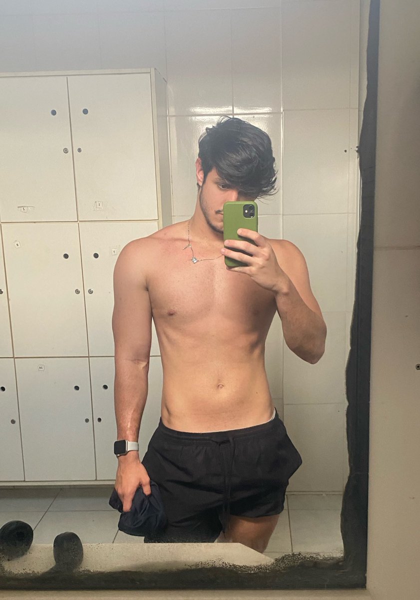 guiipassini's tweet photo. a diferença que 9kg a mais faz no corpo https://t.co/Dpt83ZSunq