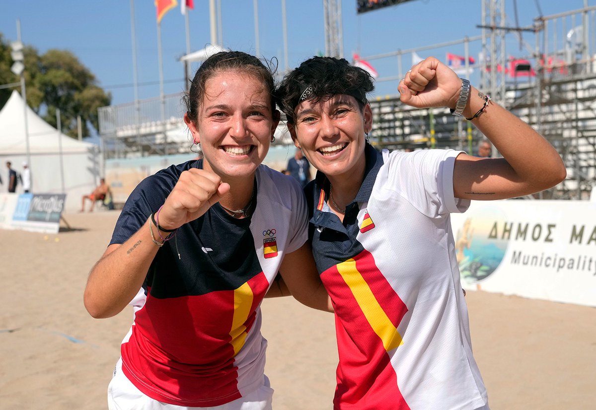 ¡Son de BRONCE! 🥉🥉🥉

🎾⛱️ La pareja española 🇪🇦 vence a la italiana 🇮🇹 en el partido por el tercer puesto y aseguran la decimonovena medalla para la delegación española en #Heraklion2023

🎾 <a href="/RFETenis/">Tenis España</a>