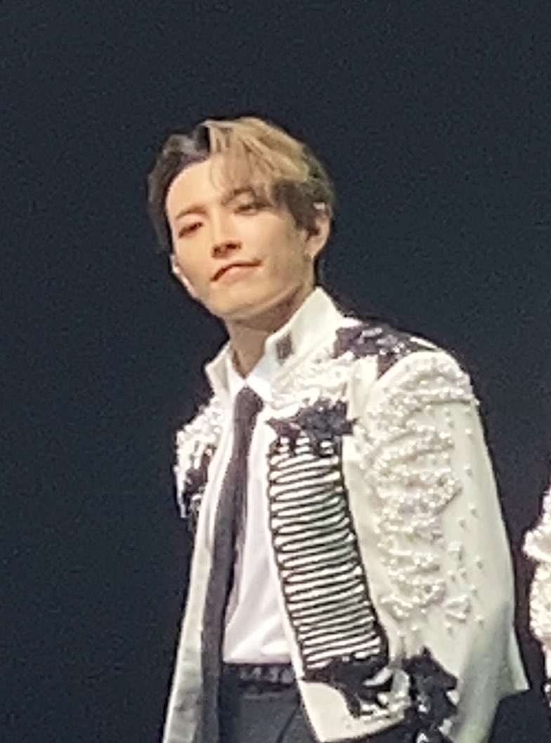 don't u just love it when joong goes :3 #ATEEZinManila #ATEEZinMNL #Break_The_Wall #Break_The_Wall_MNL