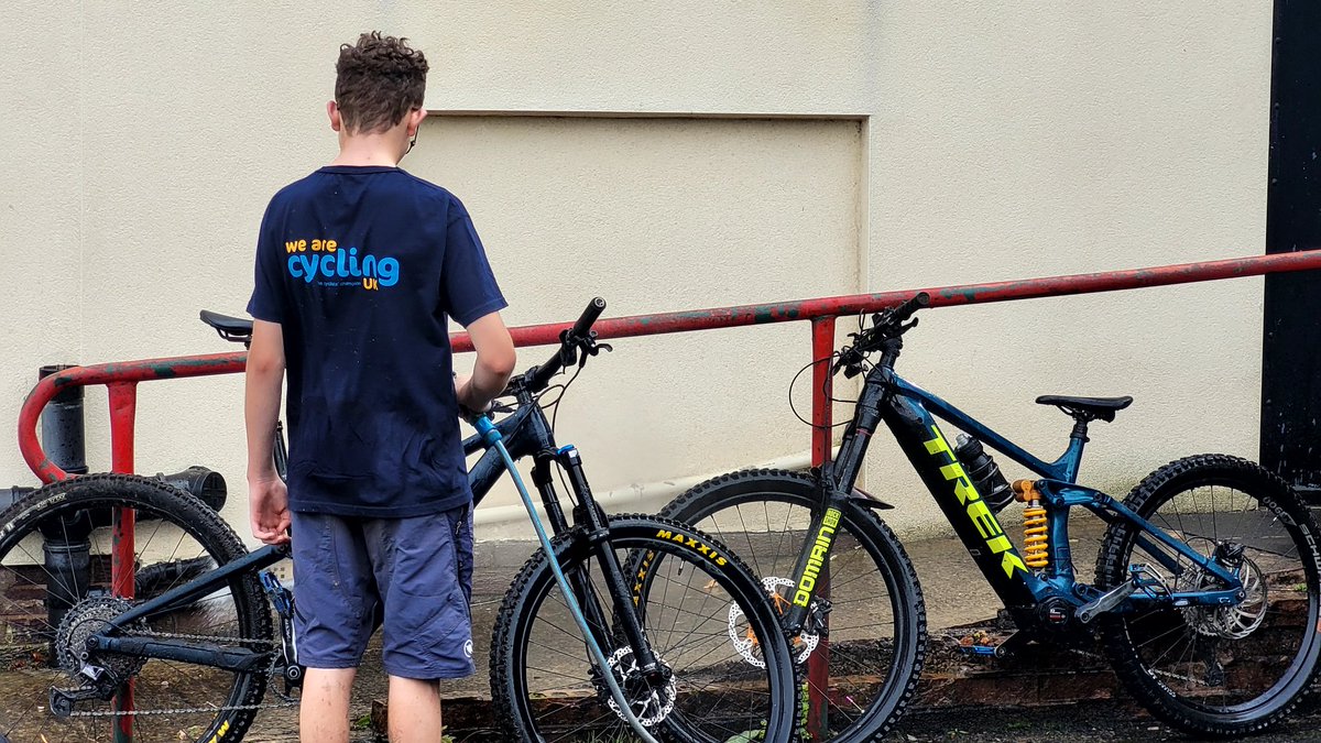 philantony77's tweet photo. Great to see Ryley lead today's @WeAreCyclingUK community ride, Not one wrong turn and kept a steady pace...All helping him towards his MIAS junior ride leader qualification...
He even cleaned everyone's bike at the endπ
#benicesayhi
@BCOldhamPE https://t.co/OfKisn2wF4