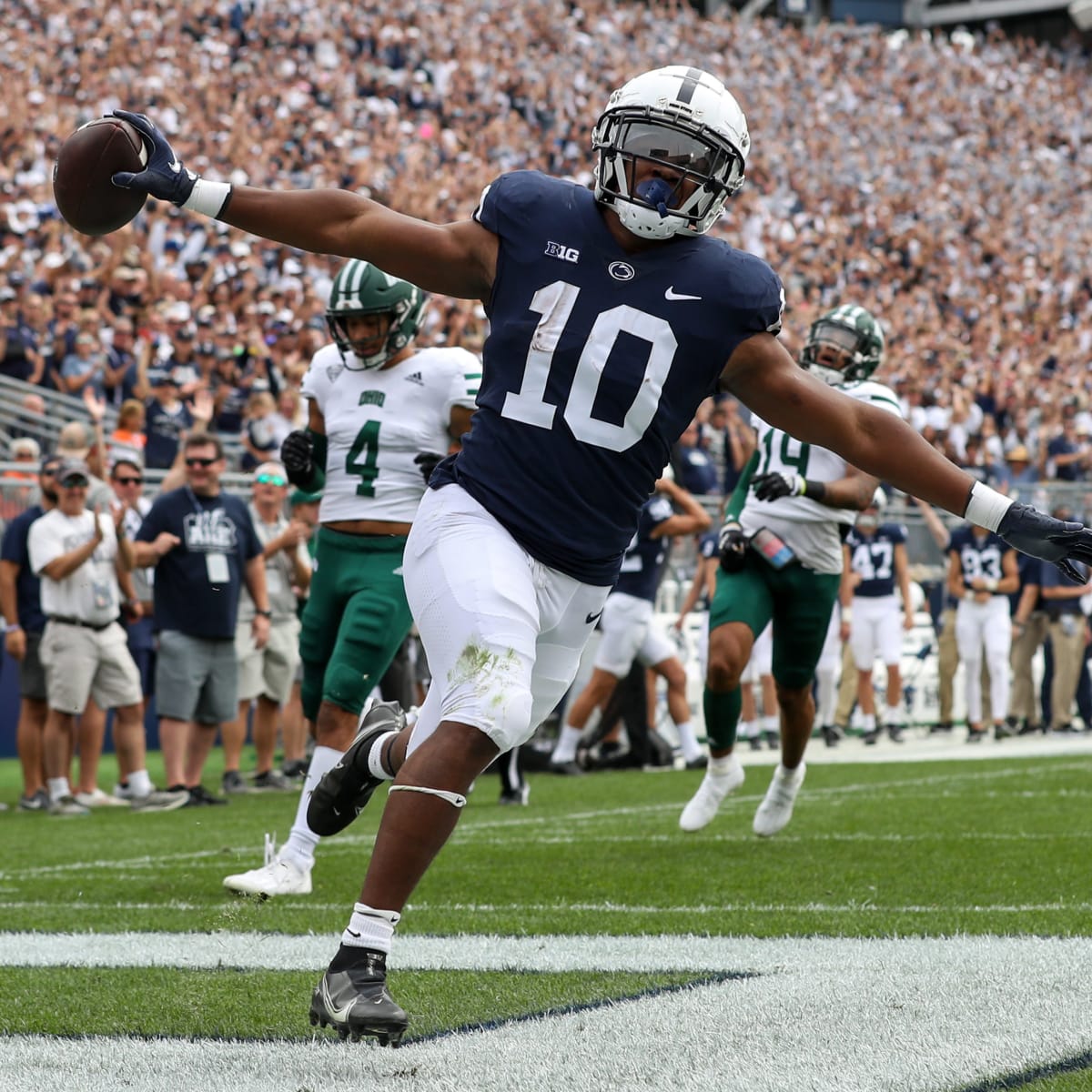 StateMediaPSU's tweet photo. The first person to accurately guess Nick Singleton's stat line against Illinois 👀

- Carries
- Rushing Yards
- Rushing TDs

Wins a NEW PENN STATE FOOTBALL JERSEY 🔥

Like, RT, and tag a friend!

#WeAre https://t.co/FwlegaJ6eZ