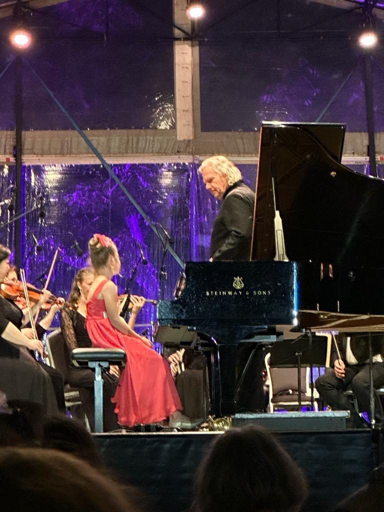 conradvanalphen's tweet photo. Thank you #TatianaChevtchouk #KlassiekAmstelveld @sinfoniardam , wonderful cellist #BenedictKlöckner &amp; the amazing 9 and 10 year old piano soloists  Yulianna Beziazychna &amp; Akari Bastiaens.

Review:
https://t.co/BH2aM87LAU https://t.co/ZgbstUzRSI