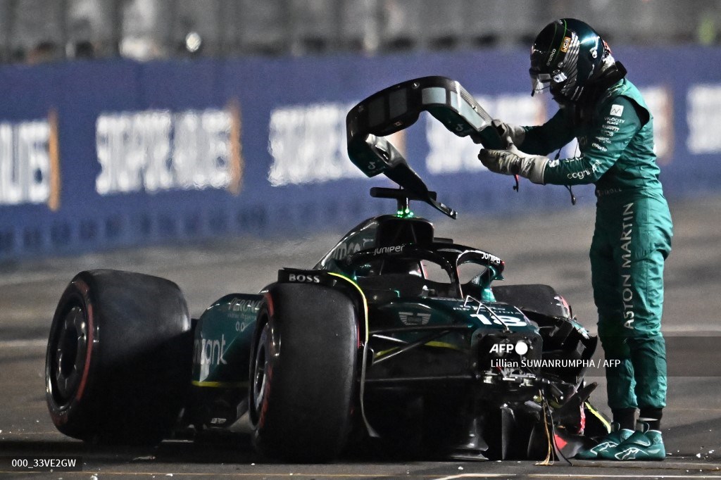 AFP Photo (@afpphoto) on Twitter photo #F1
Aston Martin's Canadian driver Lance Stroll crashes during the qualifying session of the Singapore Formula One Grand Prix night race at the Marina Bay Street Circuit in Singapore
📷 <a href="/rasfan/">Mohd Rasfan</a>
📷 <a href="/TheLilyfish/">Lillian Suwanrumpha</a>
#AFP #F1
Aston Martin's Canadian driver Lance Stroll crashes during the qualifying session of the Singapore Formula One Grand Prix night race at the Marina Bay Street Circuit in Singapore
📷 <a href="/rasfan/">Mohd Rasfan</a>
📷 <a href="/TheLilyfish/">Lillian Suwanrumpha</a>
#AFP