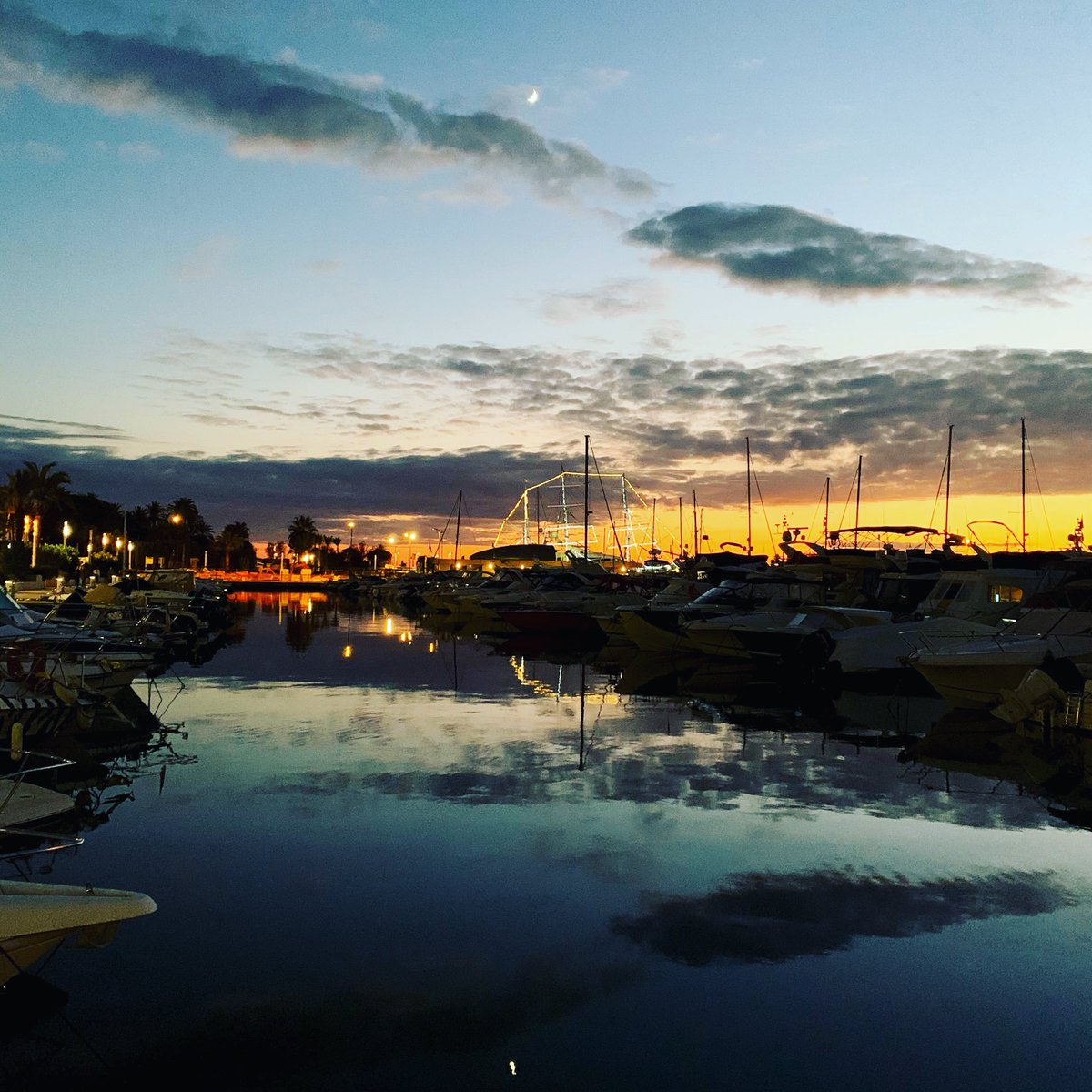 Port. 

#yachting #yachtinfestivalcannes #yachtingfestival #portcanto #vieuxportcannes #cotedazurfrance #cannes2023