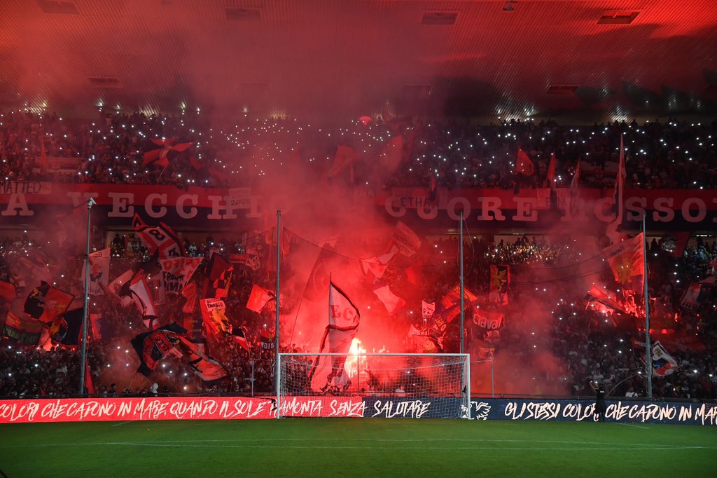 GenoaCFC's tweet photo. 🎶 Gli stessi colori che cadono in mare 🎶 https://t.co/LPtQs7pyMp