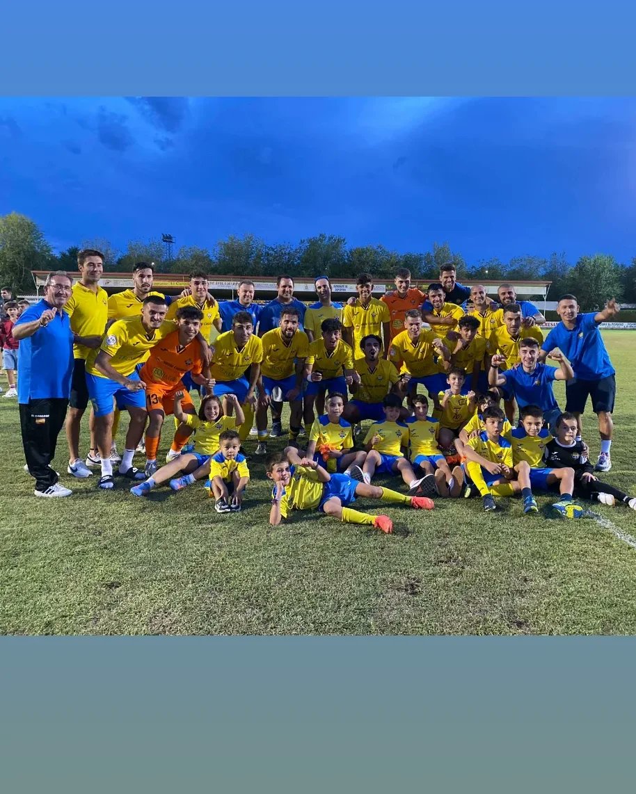 Cflasolana's tweet photo. | JORNADA 2 |

🏁 FINAAAAL DEL PARTIDO

#CFLaSolana 2 - 1 #CDTorrijos
⚽ Dani Jodar
⚽ Galego

🟡¡Los tres puntos se quedan en La Moheda! 
Enhorabuena equipo, a seguir 💪 https://t.co/UosCSrarPO
