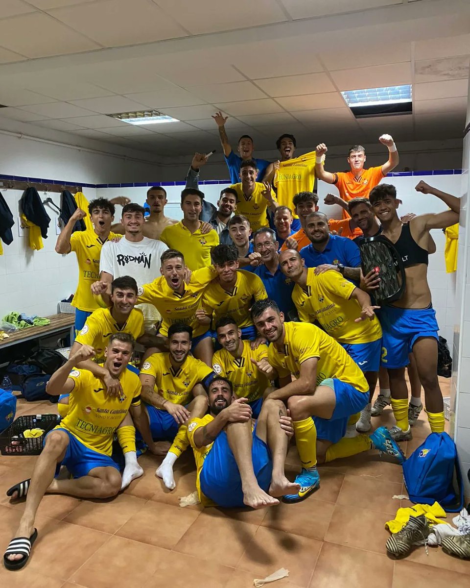 | JORNADA 2 |

🏁 FINAAAAL DEL PARTIDO

#CFLaSolana 2 - 1 #CDTorrijos
⚽ Dani Jodar
⚽ Galego

🟡¡Los tres puntos se quedan en La Moheda! 
Enhorabuena equipo, a seguir 💪