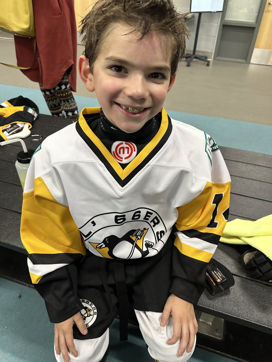 A good day on the ice for #14 🐧 🚨 🥅