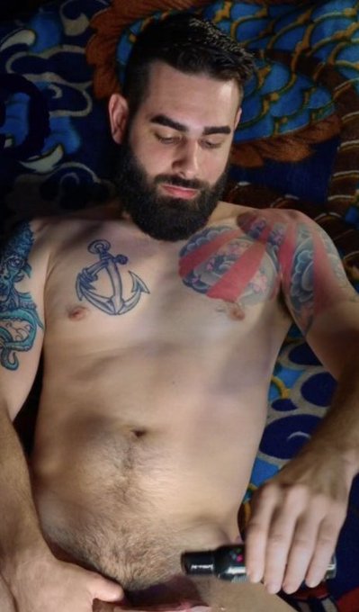 Tell me your favourite lube.  I&rsquo;ve tried water based and one silicone but I find them all to be uncomfortable<a href="/tag/beardedmen"class="tags"><span>#beardedmen</span></a>