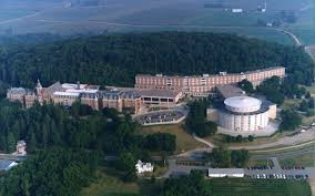 We were honored to be present at this event dedicated to establishing a regenerative agriculture-focused, farmer-led education center at Sinsinawa Mound, a spiritual center of the Driftless Bioregion. It was attended by over 200 local farmers. 
sinsinawa.org/moundcenter/ev…
