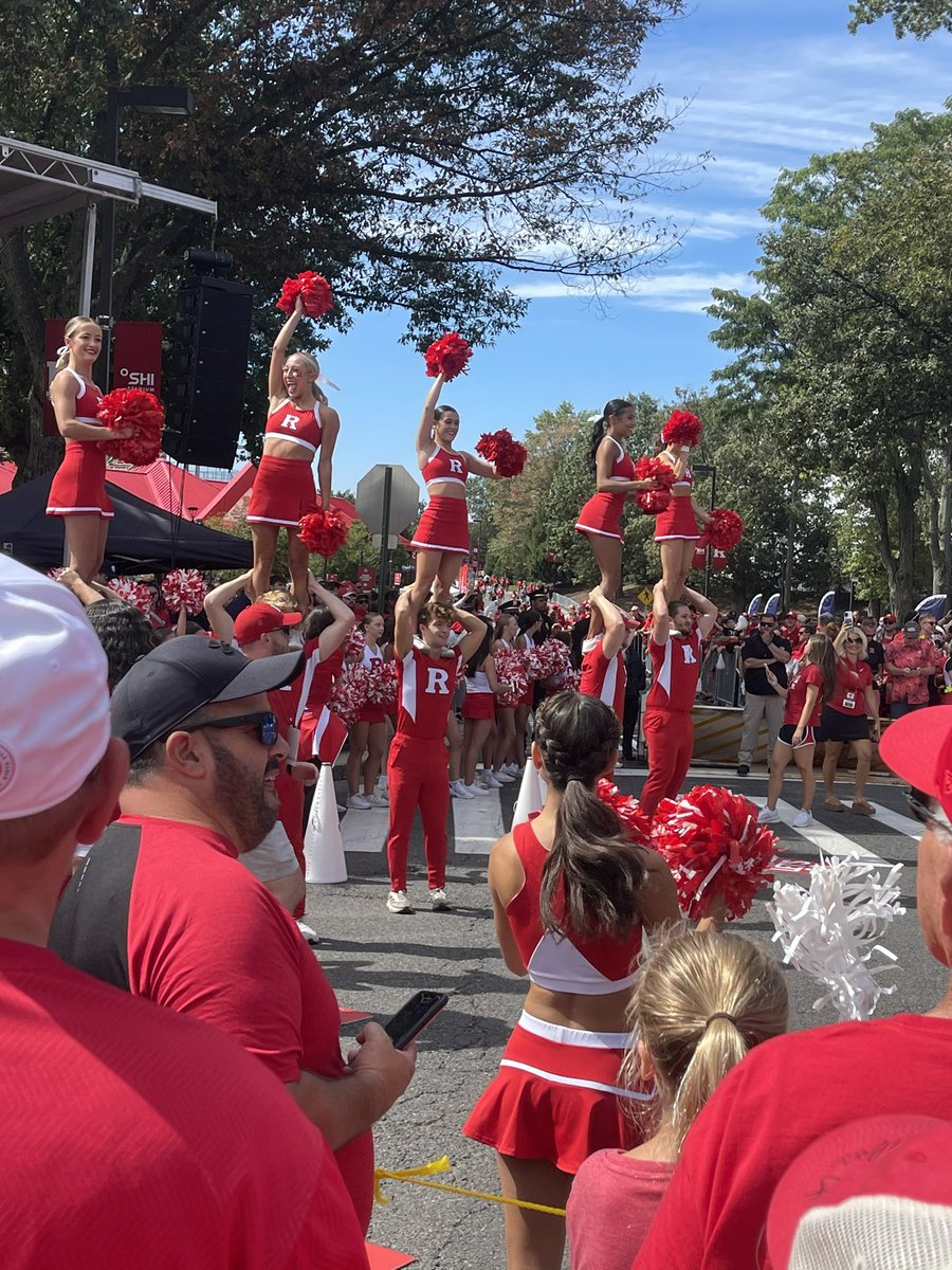 Let’s go RU. B1G football/cheer Francesca Pacucci #obproud @OBSupCittadino <a href="/DiMino_AD/">Dan DiMino</a> #oldbridge #obhs #rutgers #Rutgers