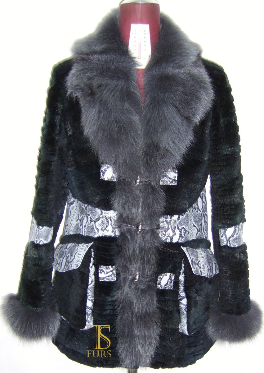 tsfurs's tweet photo. #fur #furfashion #furlove #ott #qotd #ootd #ootn #aw #highfashion #fashionweek #fashionstatement #streetstyle #streetfashion #fashion #fall #fallready #fallfashion #luxurystreetstyle #winterfashion #winterstyle #sustainablefashion #sustainability #mink #fox #outfits https://t.co/rM8SZNFYa3